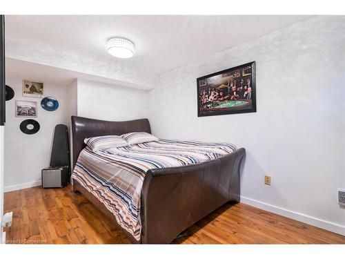 91 Hedge Lawn Drive, Grimsby, ON - Indoor Photo Showing Bedroom