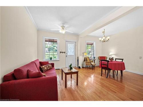 1104 Haig Boulevard, Mississauga, ON - Indoor Photo Showing Living Room