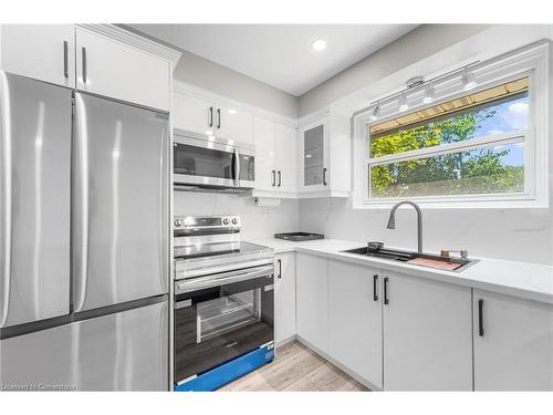 2258 Manchester Drive, Burlington, ON - Indoor Photo Showing Kitchen