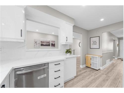 2258 Manchester Drive, Burlington, ON - Indoor Photo Showing Kitchen