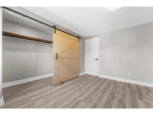 2258 Manchester Drive, Burlington, ON - Indoor Photo Showing Other Room