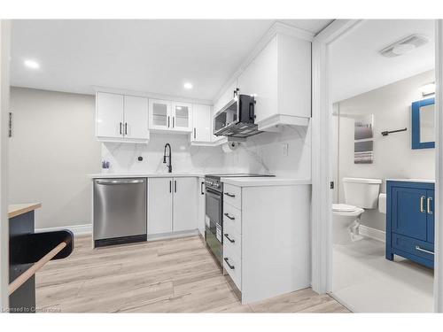 2258 Manchester Drive, Burlington, ON - Indoor Photo Showing Kitchen