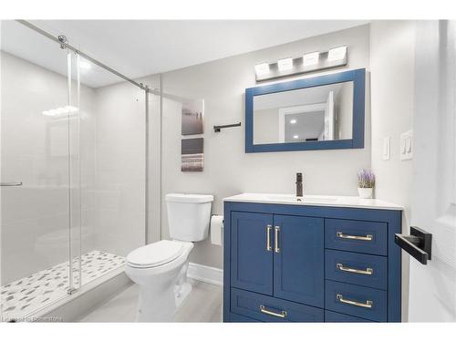 2258 Manchester Drive, Burlington, ON - Indoor Photo Showing Bathroom