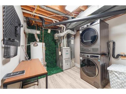 2258 Manchester Drive, Burlington, ON - Indoor Photo Showing Laundry Room