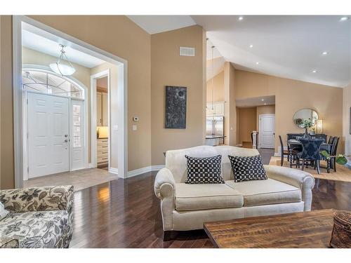 157 Terrence Park Drive, Hamilton, ON - Indoor Photo Showing Living Room