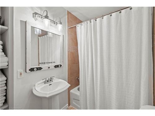 48 Sandra Street, Brantford, ON - Indoor Photo Showing Bathroom