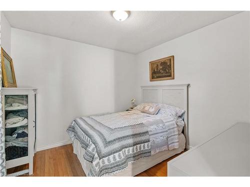 48 Sandra Street, Brantford, ON - Indoor Photo Showing Bedroom