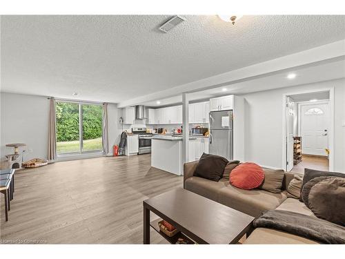 8169 Michael Street, Niagara Falls, ON - Indoor Photo Showing Living Room