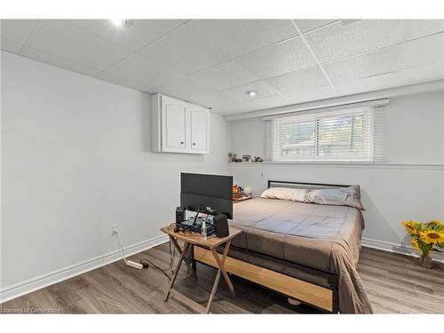 8169 Michael Street, Niagara Falls, ON - Indoor Photo Showing Bedroom