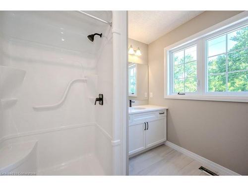 423 Woolwich Street, Waterloo, ON - Indoor Photo Showing Bathroom