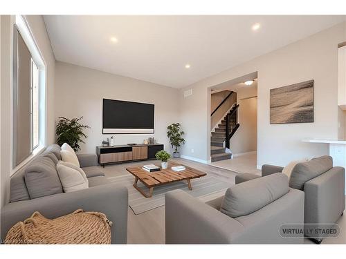 423 Woolwich Street, Waterloo, ON - Indoor Photo Showing Living Room