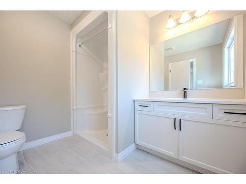 423 Woolwich Street, Waterloo, ON - Indoor Photo Showing Bathroom