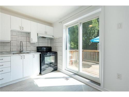 34 Sumach Street, Hamilton, ON - Indoor Photo Showing Kitchen