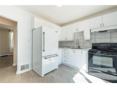 34 Sumach Street, Hamilton, ON - Indoor Photo Showing Kitchen