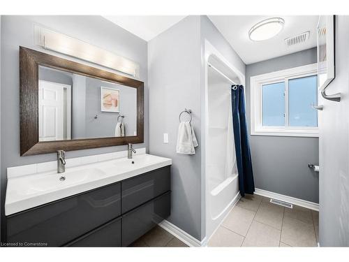 7852 Sabine Drive, Niagara Falls, ON - Indoor Photo Showing Bathroom