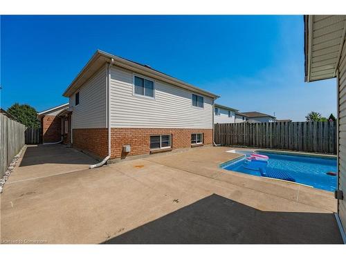 7852 Sabine Drive, Niagara Falls, ON - Outdoor With In Ground Pool With Exterior