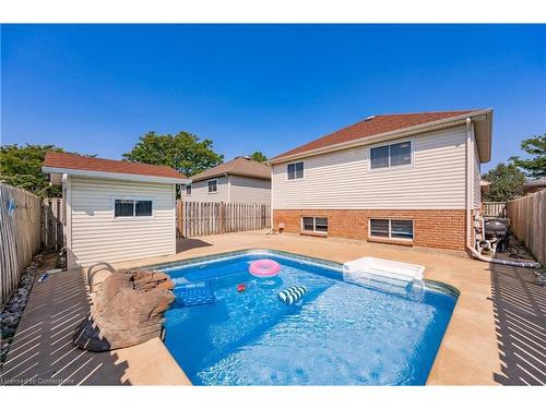 7852 Sabine Drive, Niagara Falls, ON - Outdoor With In Ground Pool With Exterior