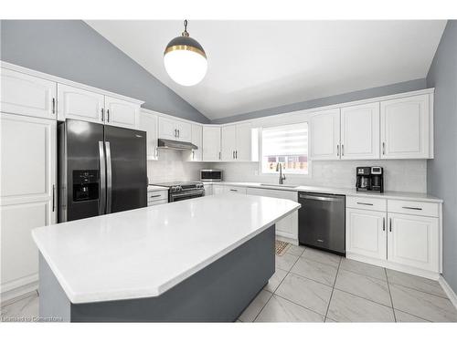 7852 Sabine Drive, Niagara Falls, ON - Indoor Photo Showing Kitchen With Stainless Steel Kitchen With Upgraded Kitchen