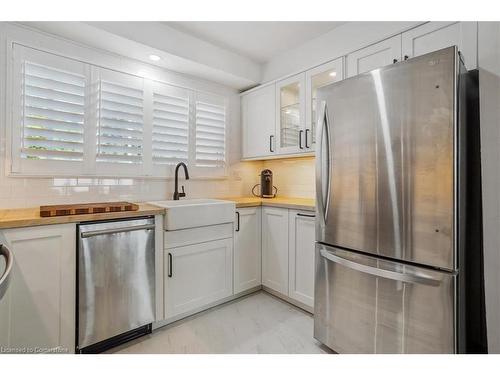 19-125 Bonaventure Drive, Hamilton, ON - Indoor Photo Showing Kitchen