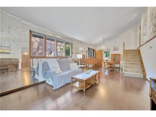 3770 Huntington Avenue, Windsor, ON - Indoor Photo Showing Living Room