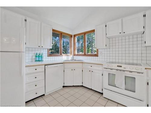 3770 Huntington Avenue, Windsor, ON - Indoor Photo Showing Kitchen