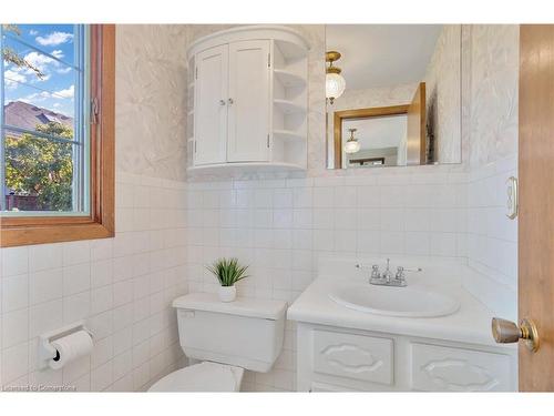 3770 Huntington Avenue, Windsor, ON - Indoor Photo Showing Bathroom