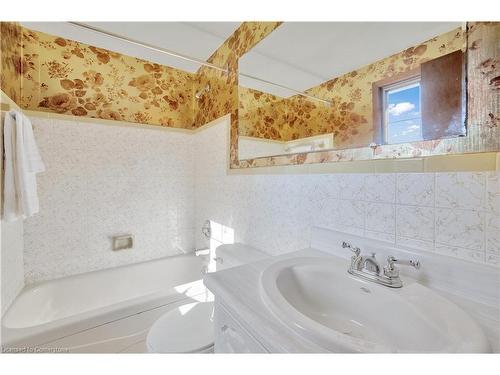 3770 Huntington Avenue, Windsor, ON - Indoor Photo Showing Bathroom