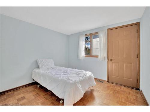 3770 Huntington Avenue, Windsor, ON - Indoor Photo Showing Bedroom