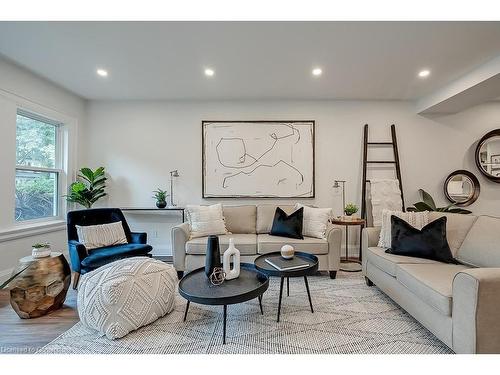 94 Dromore Crescent, Hamilton, ON - Indoor Photo Showing Living Room