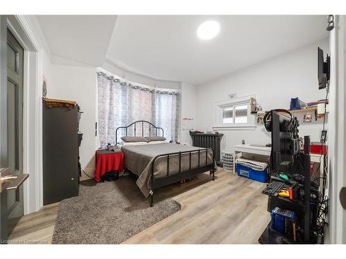 132 Holton Avenue S, Hamilton, ON - Indoor Photo Showing Bedroom