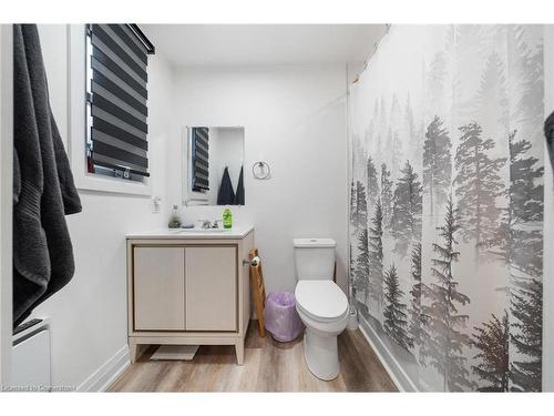 132 Holton Avenue S, Hamilton, ON - Indoor Photo Showing Bathroom