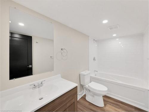 132 Holton Avenue S, Hamilton, ON - Indoor Photo Showing Bathroom