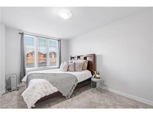 49 Crossings Way, Hannon, ON - Indoor Photo Showing Bedroom