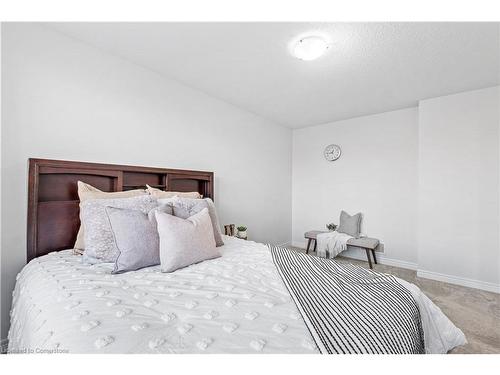 49 Crossings Way, Hannon, ON - Indoor Photo Showing Bedroom