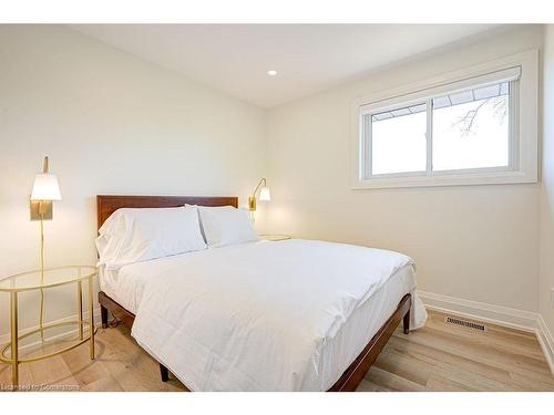 3-1456 Olga Drive, Burlington, ON - Indoor Photo Showing Bedroom