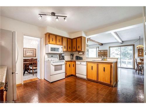 393 River Side Drive, Oakville, ON - Indoor Photo Showing Kitchen With Double Sink