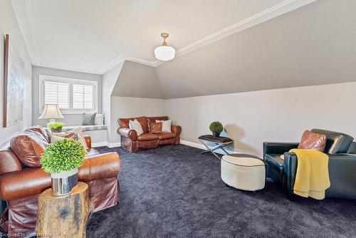 1467 Book Road W, Ancaster, ON - Indoor Photo Showing Living Room