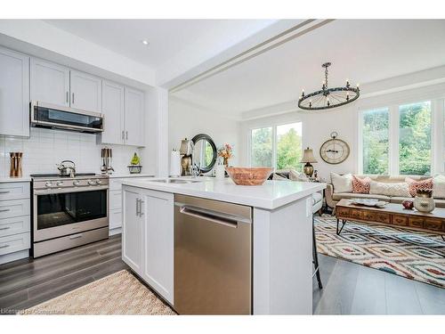 47-288 Glover Road, Stoney Creek, ON - Indoor Photo Showing Kitchen