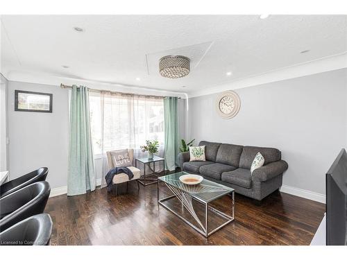 33 Alderney Avenue, Hamilton, ON - Indoor Photo Showing Living Room