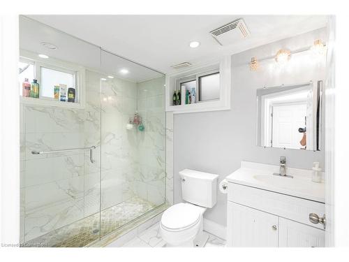 33 Alderney Avenue, Hamilton, ON - Indoor Photo Showing Bathroom