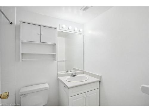 306-15 Albright Road, Hamilton, ON - Indoor Photo Showing Bathroom