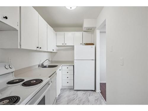 306-15 Albright Road, Hamilton, ON - Indoor Photo Showing Kitchen