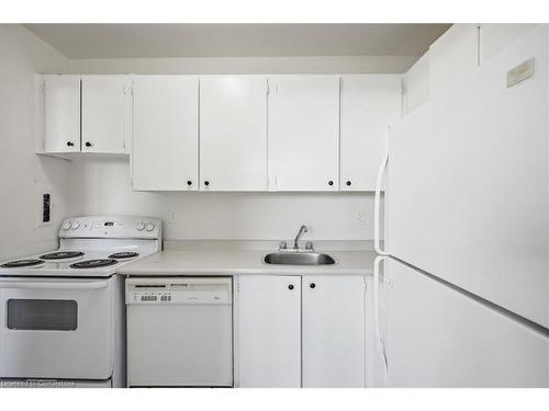 306-15 Albright Road, Hamilton, ON - Indoor Photo Showing Kitchen