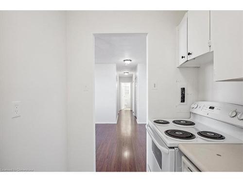 306-15 Albright Road, Hamilton, ON - Indoor Photo Showing Kitchen