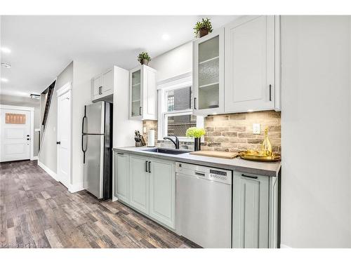 50 Whitfield Avenue, Hamilton, ON - Indoor Photo Showing Kitchen