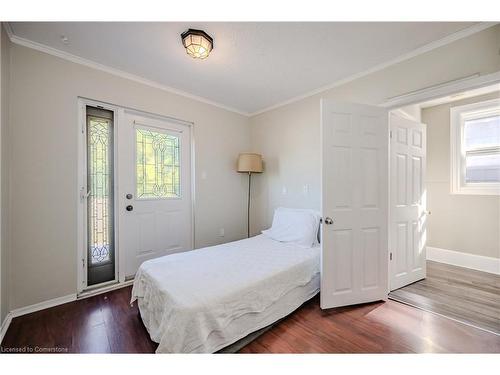 156 Avondale Street, Hamilton, ON - Indoor Photo Showing Bedroom