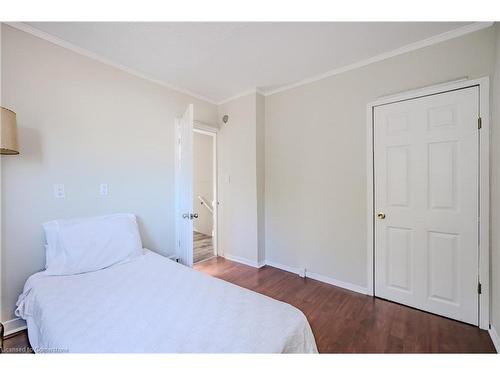 156 Avondale Street, Hamilton, ON - Indoor Photo Showing Bedroom