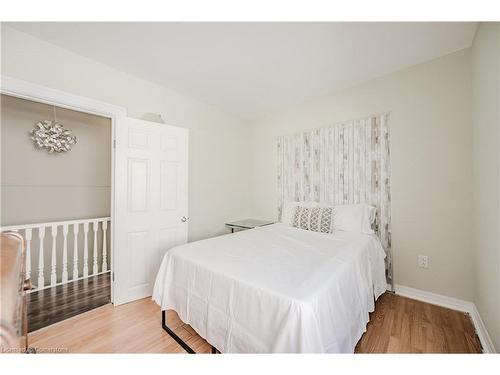 156 Avondale Street, Hamilton, ON - Indoor Photo Showing Bedroom