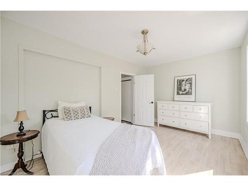 156 Avondale Street, Hamilton, ON - Indoor Photo Showing Bedroom