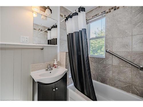 156 Avondale Street, Hamilton, ON - Indoor Photo Showing Bathroom